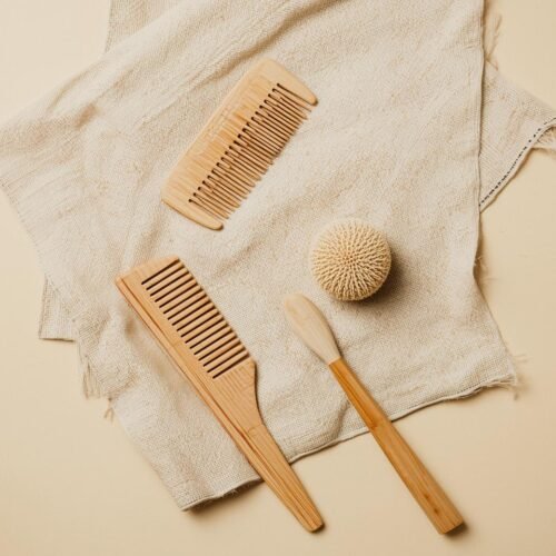 Natural neem wood combs and loofah - Good Origins accessories